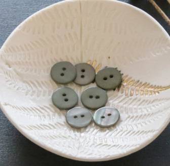 Boutons en nacre plat 2 trous - Verveine