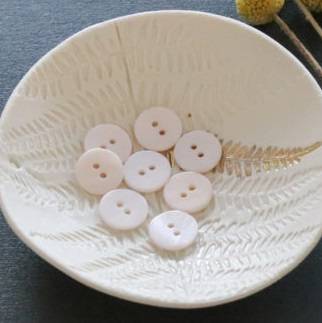 Boutons en nacre plat 2 trous - Blanc cassé
